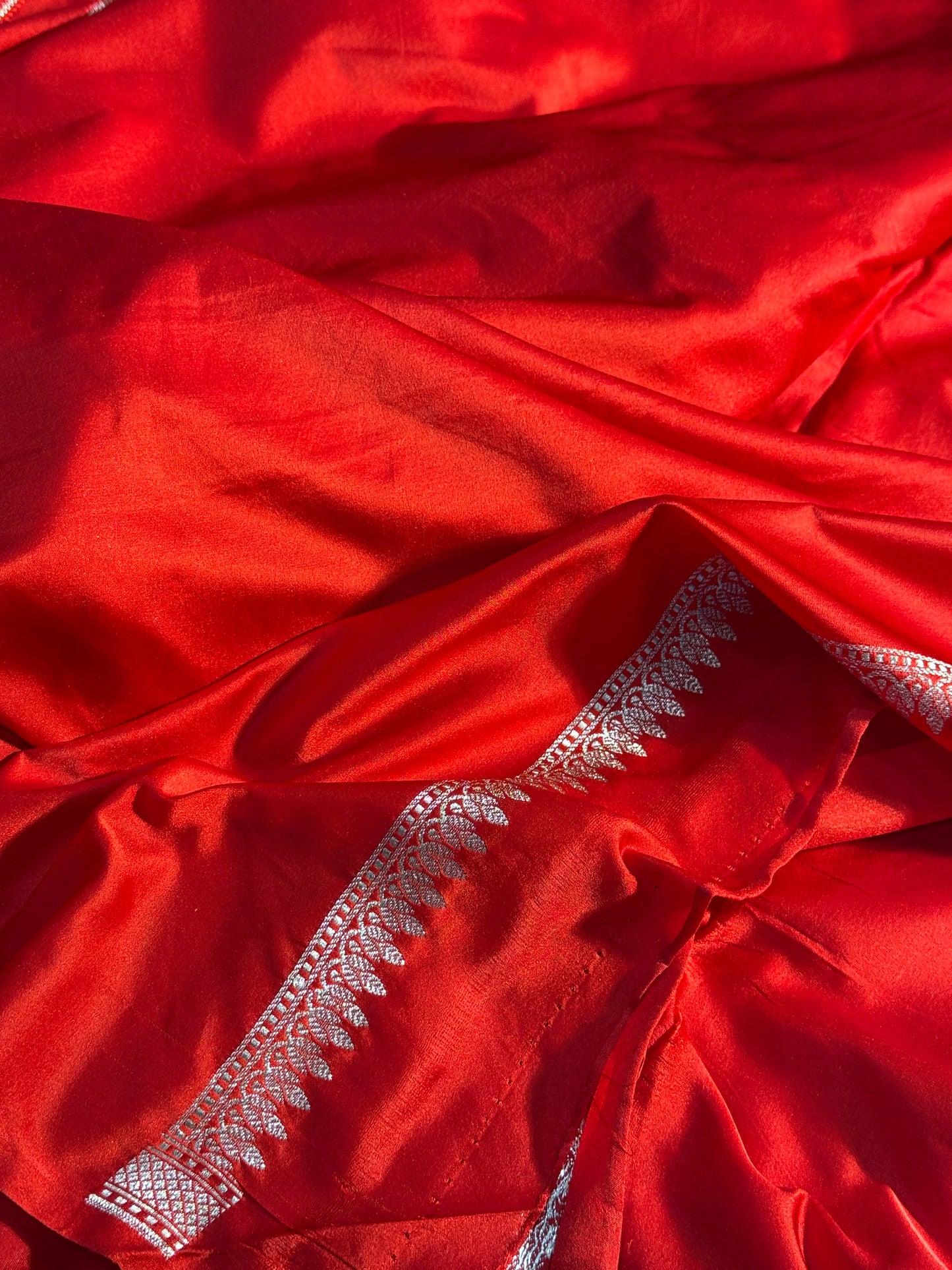 Chilli red Banarasi Mashru katan silk saree MK158