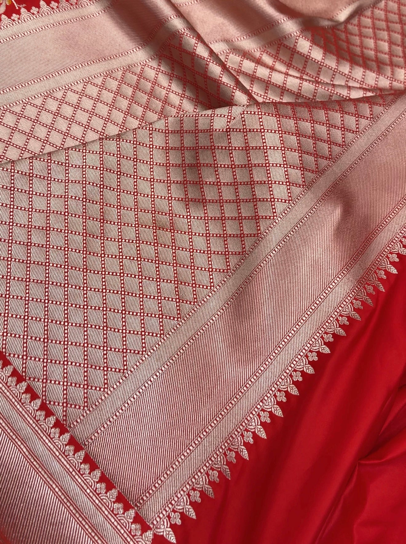 Red premium tilfi Banarasi Mashru katan silk saree MK184