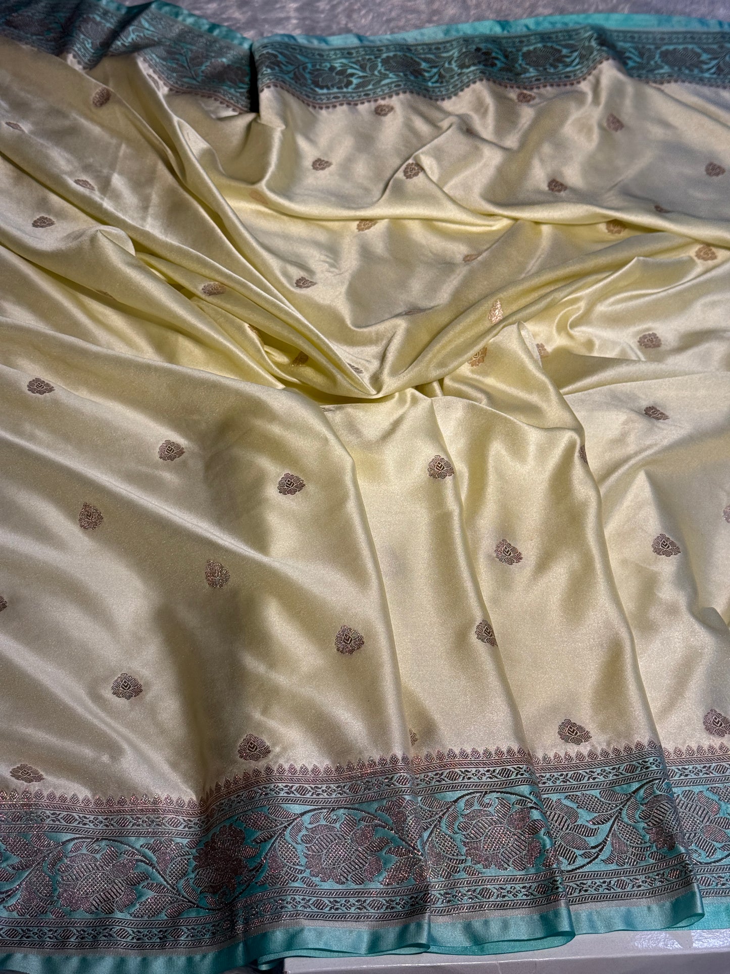 Premium contrast Banarasi Mashru katan silk saree MK197