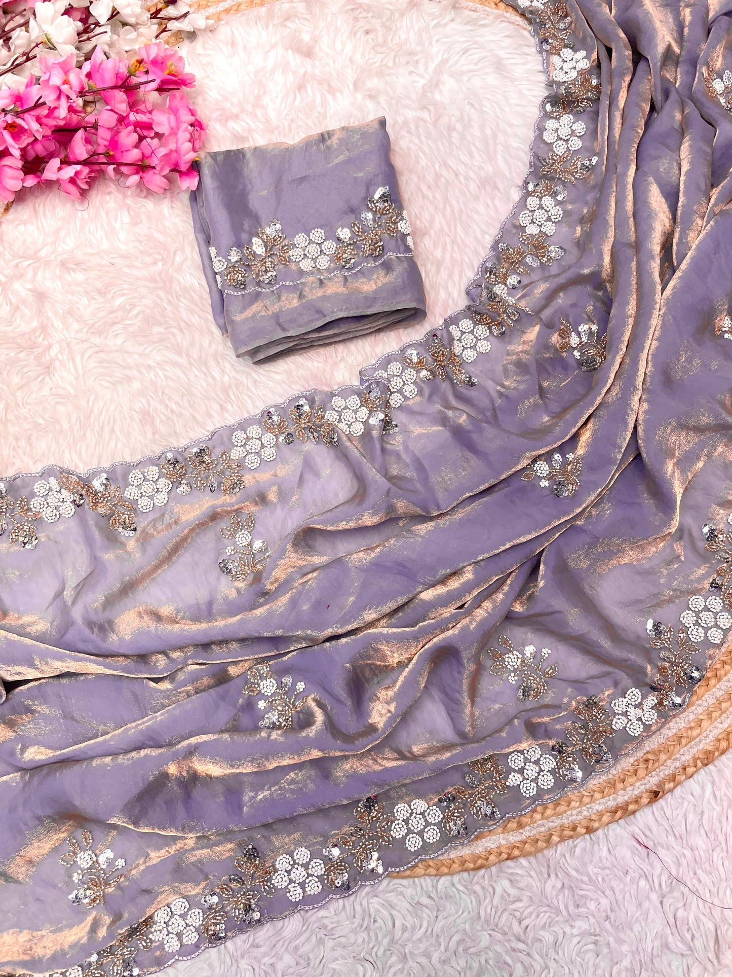Beautiful Sequence Brits C- pallu work along with all over arco bodar FS101