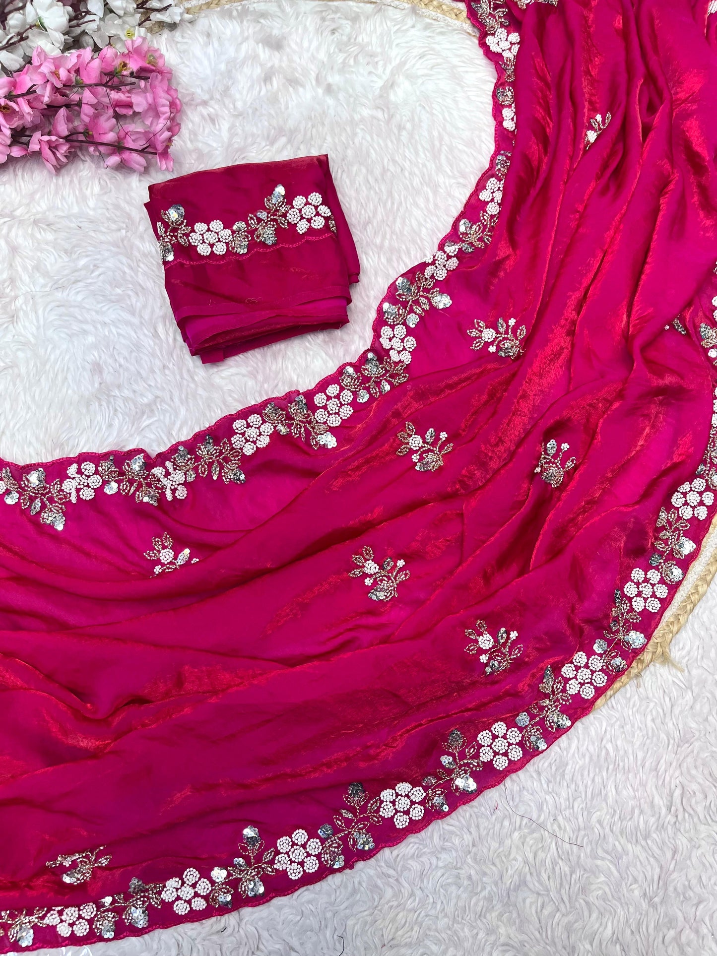 Beautiful Sequence Brits C- pallu work along with all over arco bodar FS101