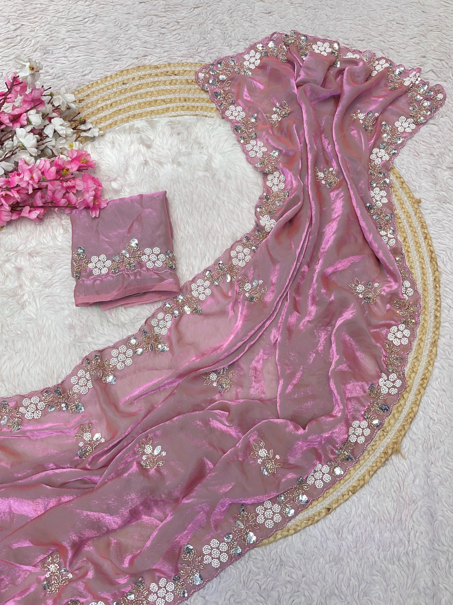 Beautiful Sequence Brits C- pallu work along with all over arco bodar FS101