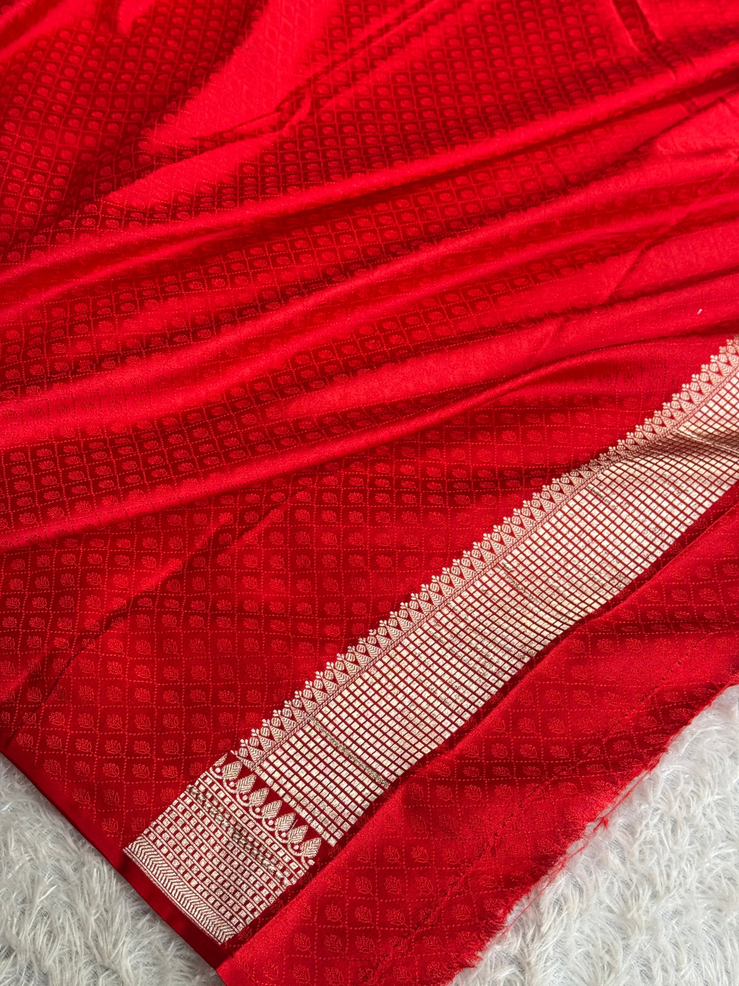 Red colour premium Banarasi tilfi Mashru katan silk saree MK332