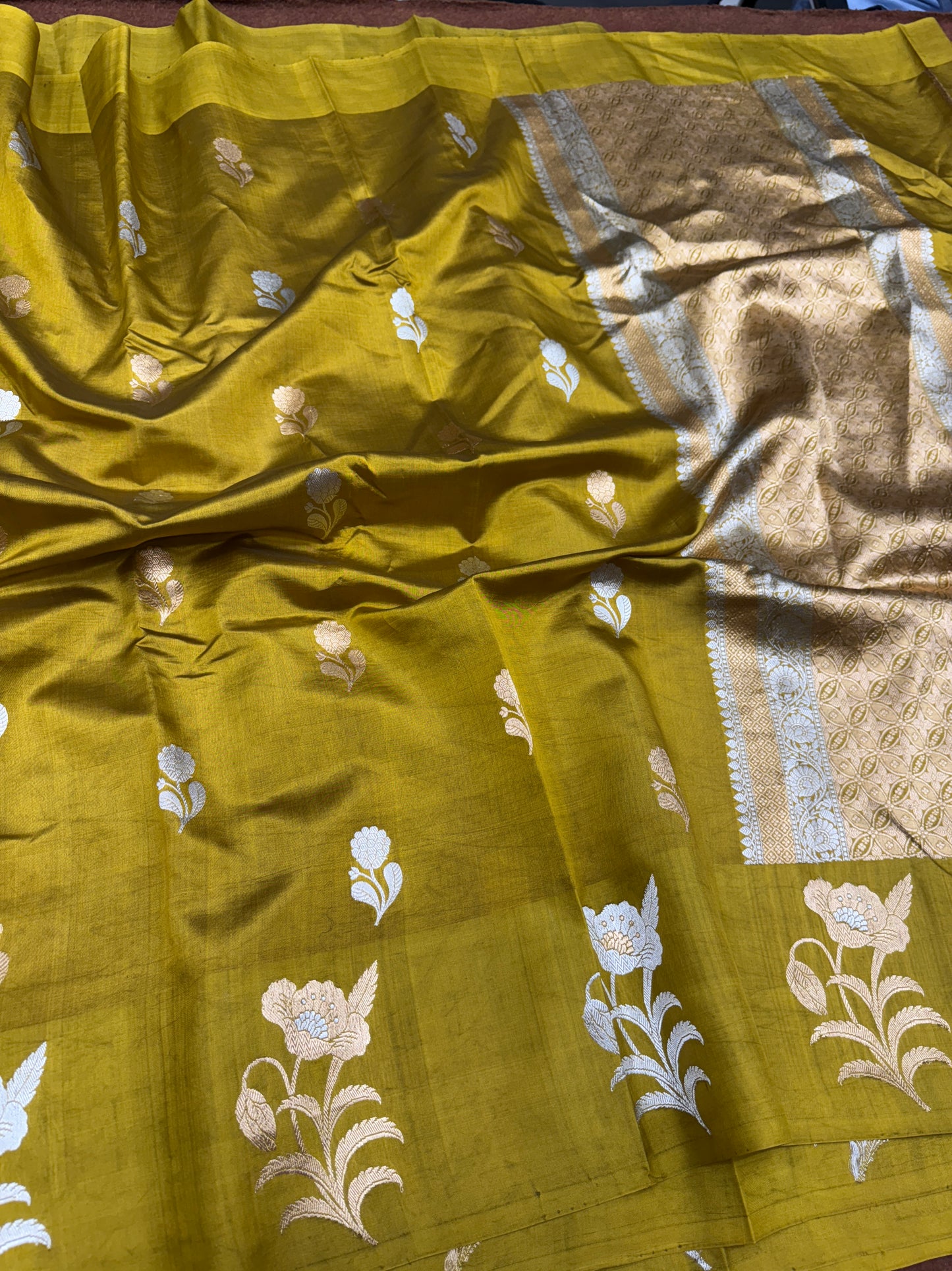 BANARASI PURE HANDLOOM KATAN SILK SAREE. HK101