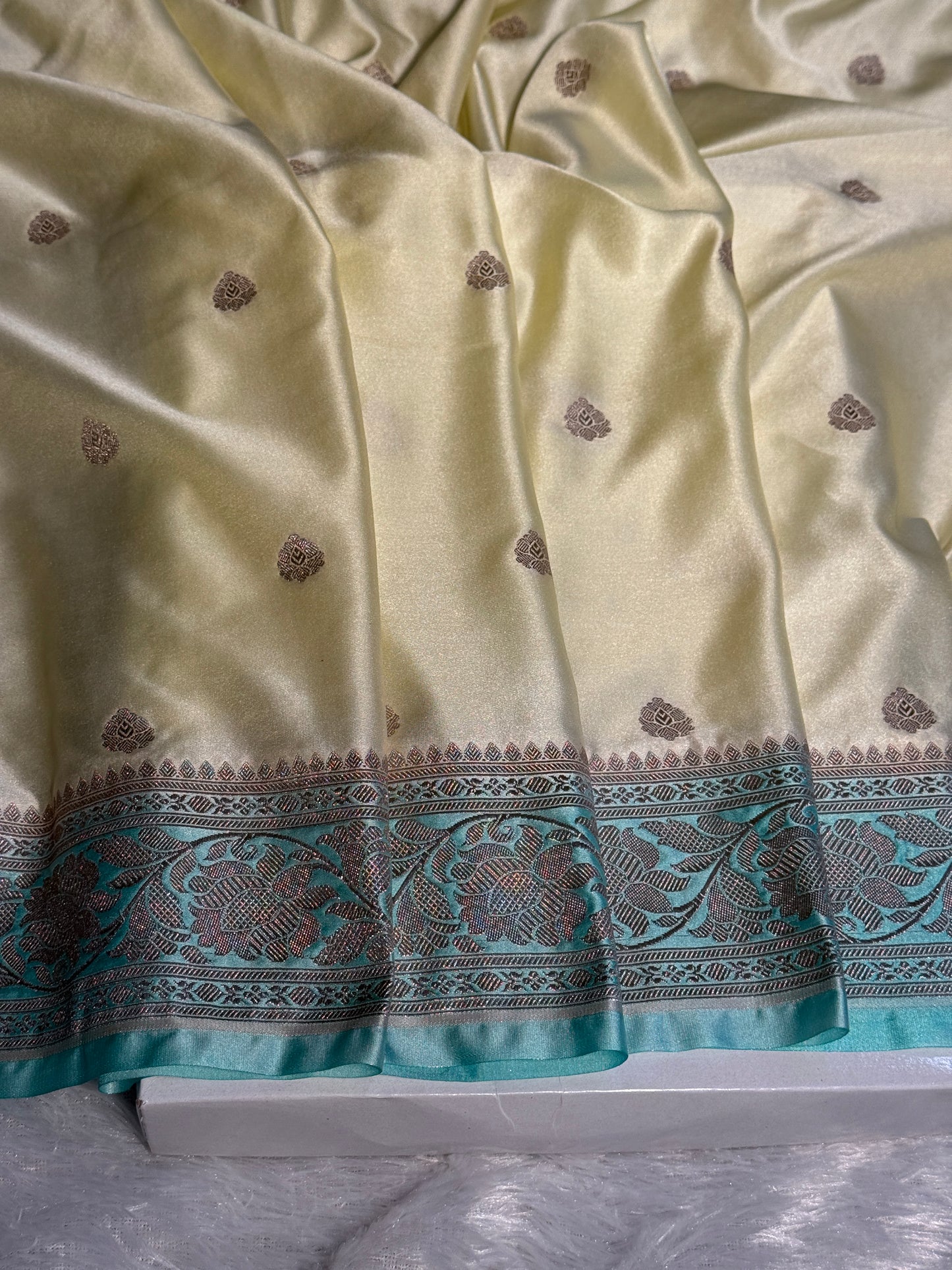 Premium contrast Banarasi Mashru katan silk saree MK197