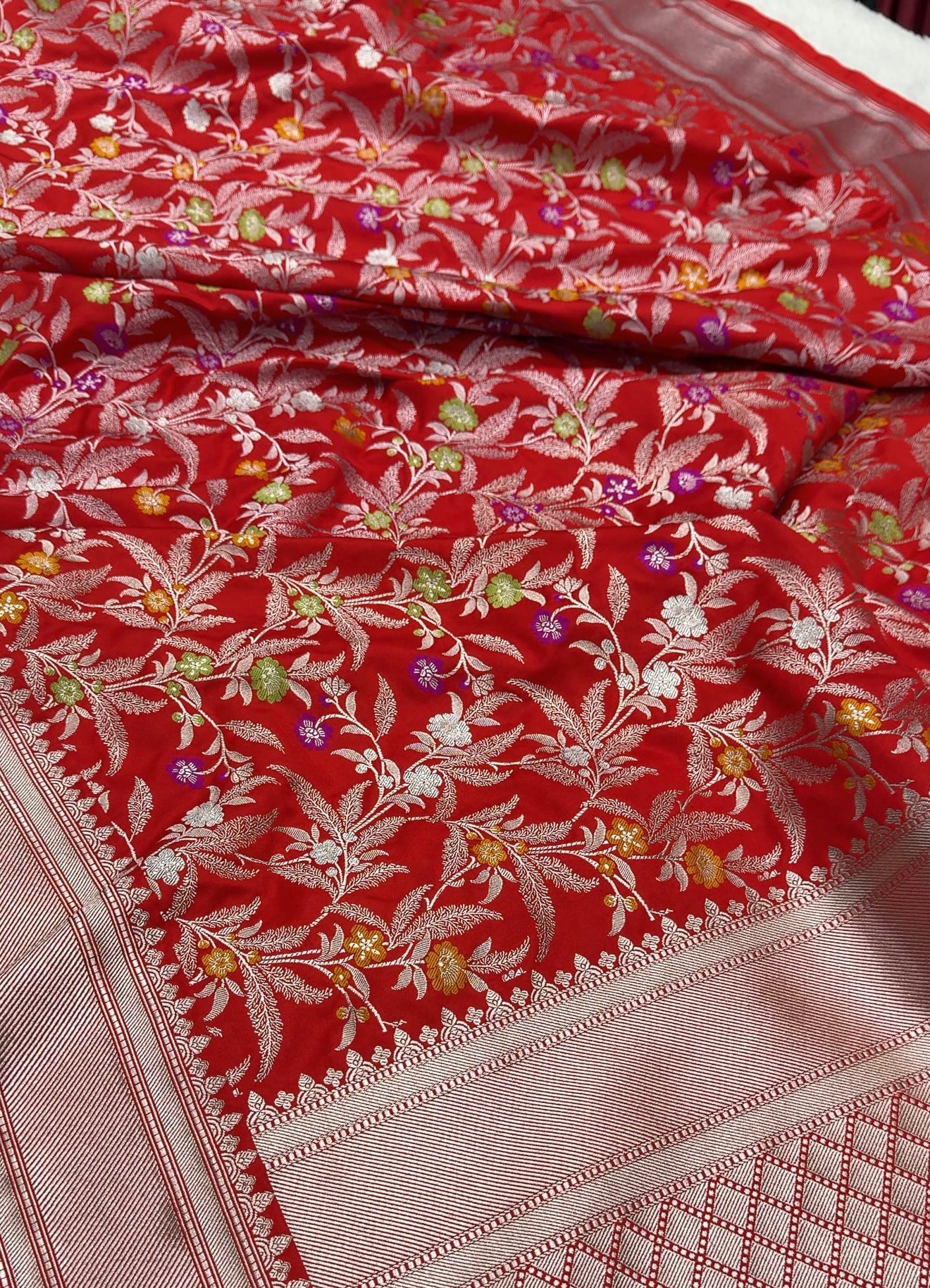 Red premium tilfi Banarasi Mashru katan silk saree MK184
