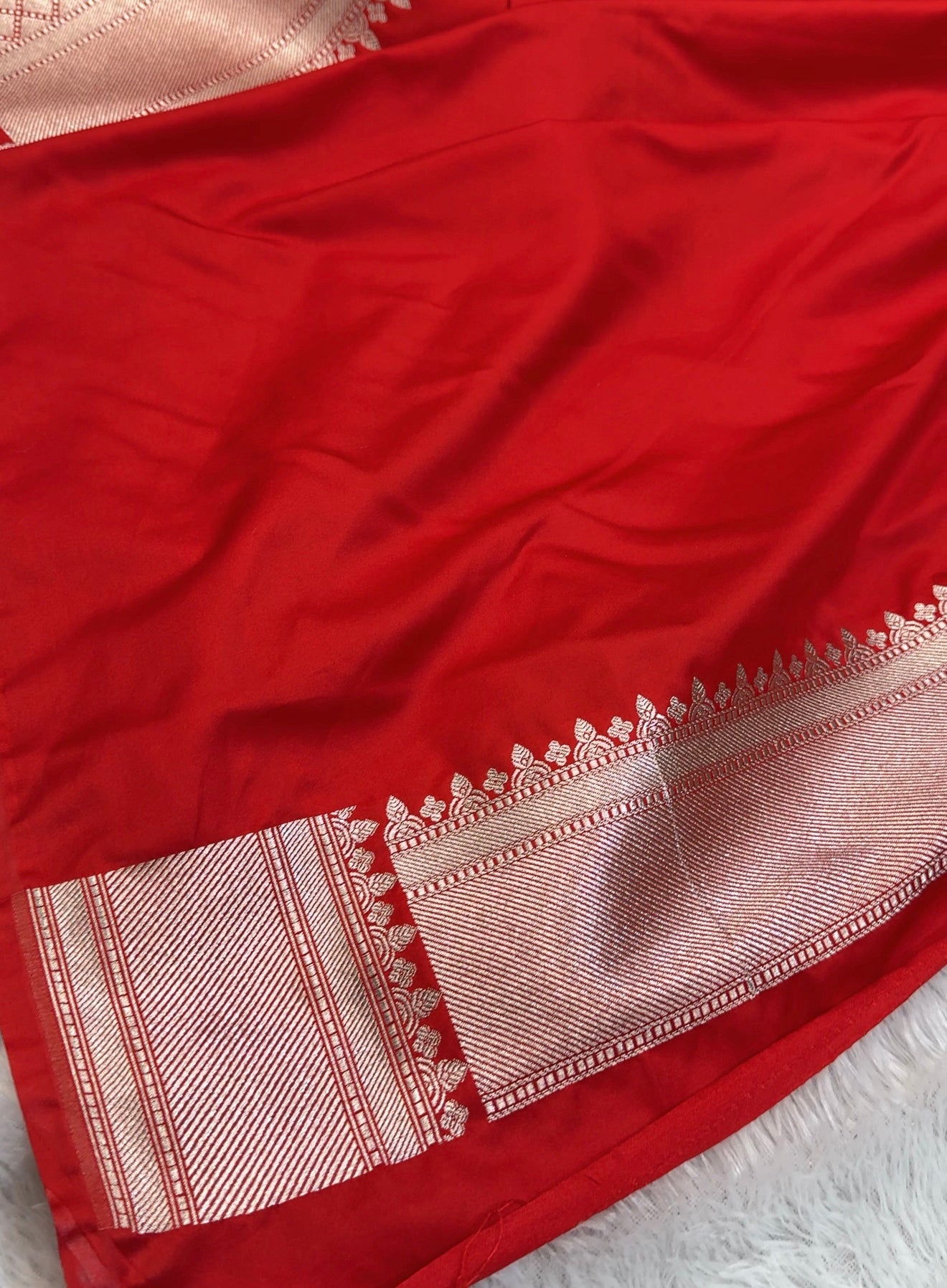Red premium tilfi Banarasi Mashru katan silk saree MK184