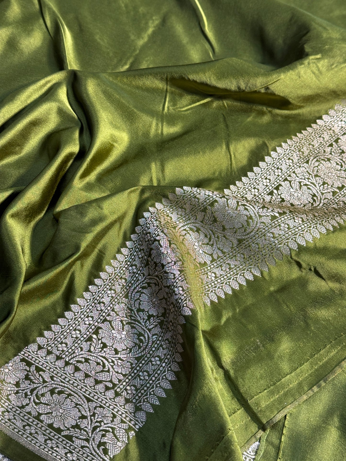 Mehandi green Banarasi Mashru katan silk saree MK157