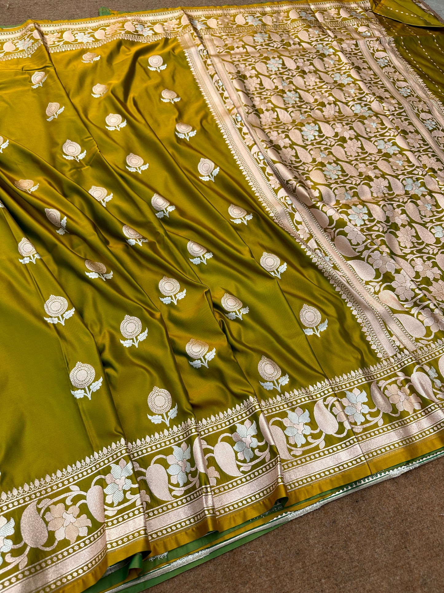 Banarasi mashru katan silk saree.    Mk115