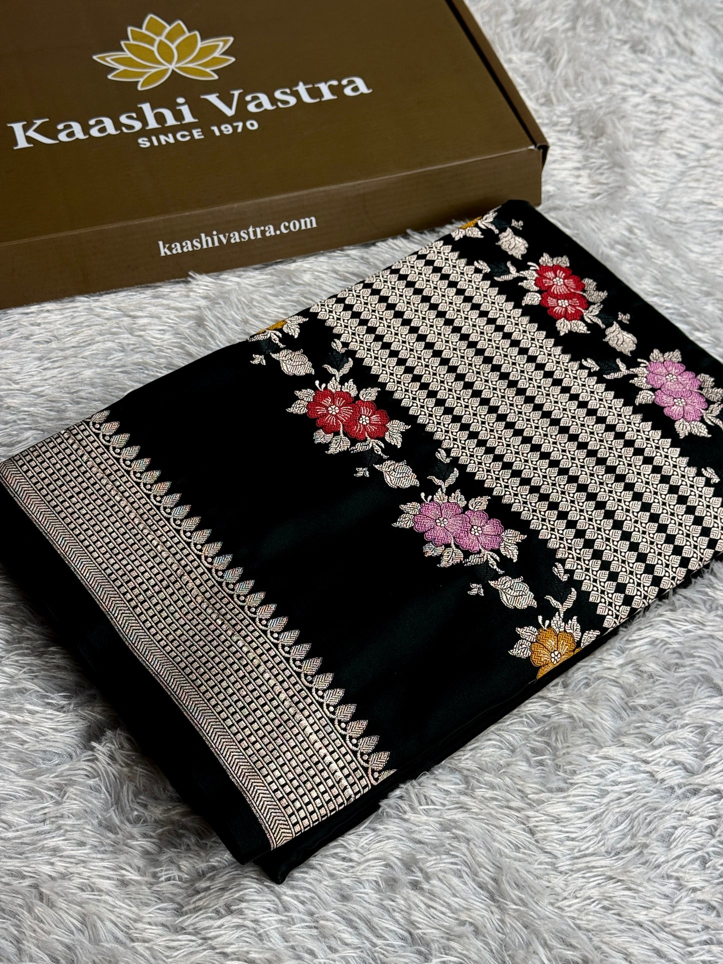 Black colour premium Banarasi tilfi Mashru katan silk saree MK332