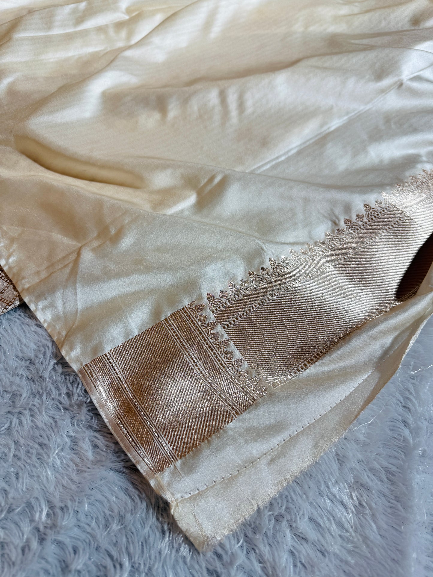 Off white premium Banarasi Mashru katan silk saree MK184