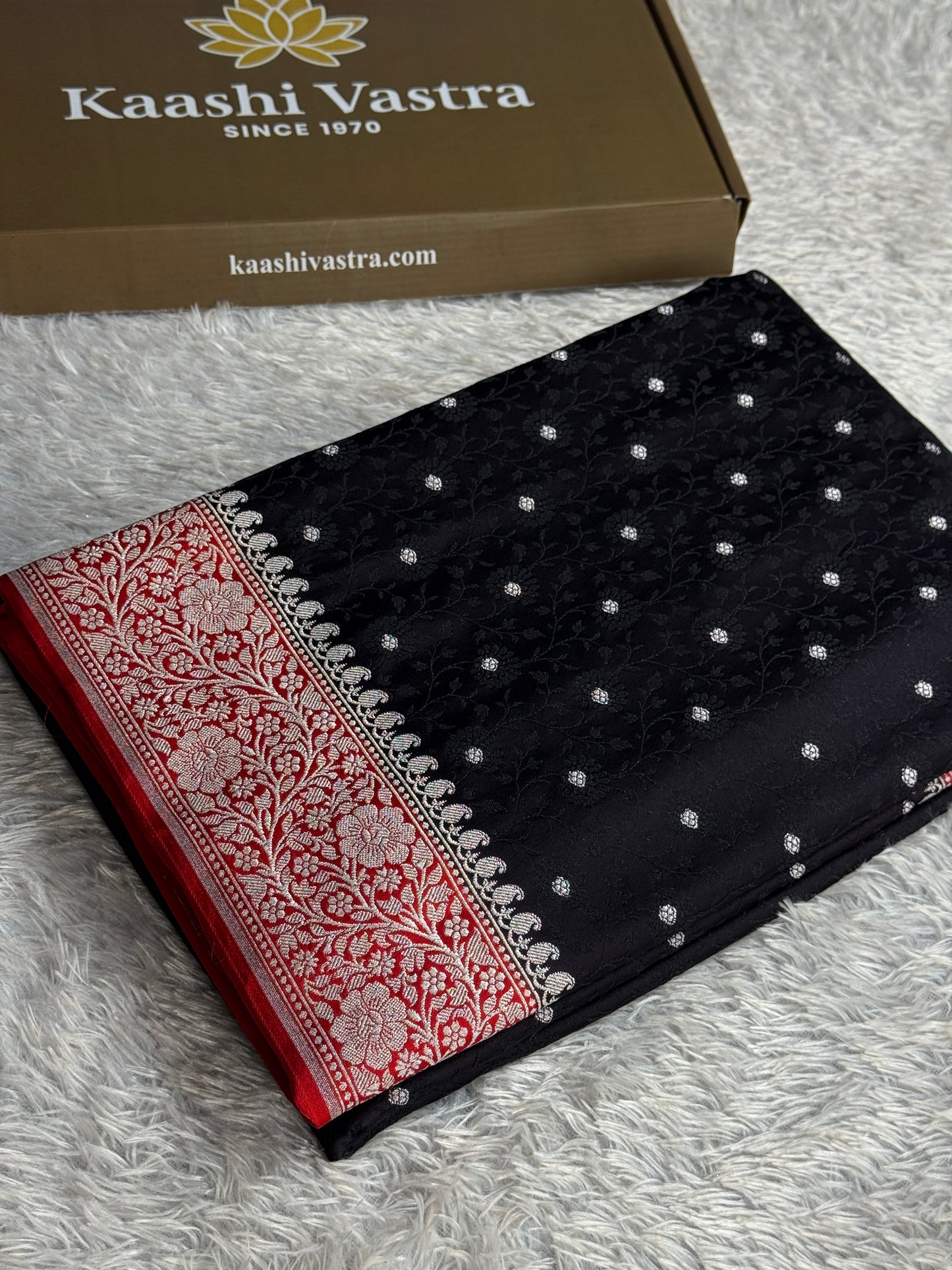 Black and red colour premium Banarasi tanchui Mashru katan silk saree MK248
