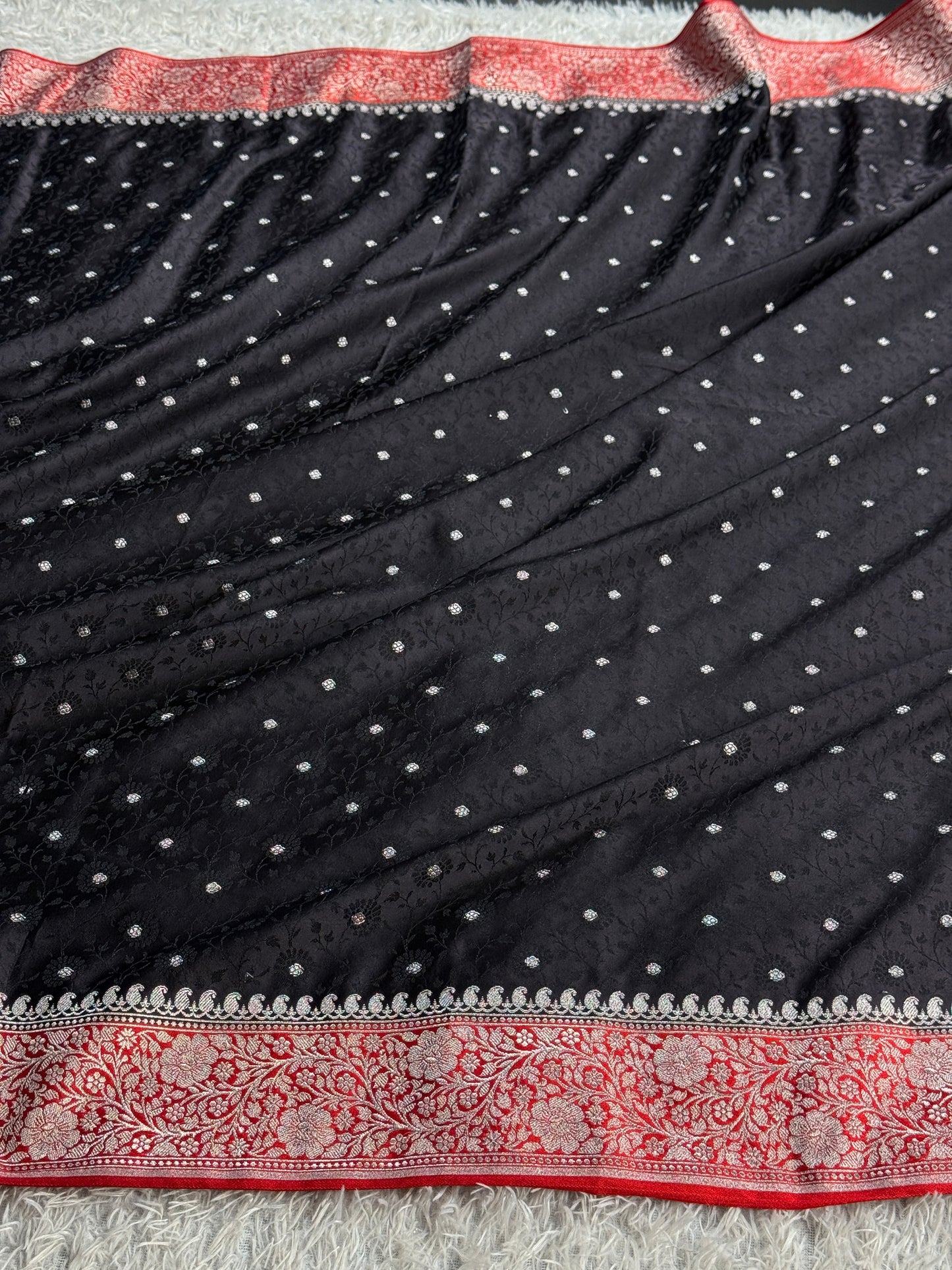 Black and red colour premium Banarasi tanchui Mashru katan silk saree MK248