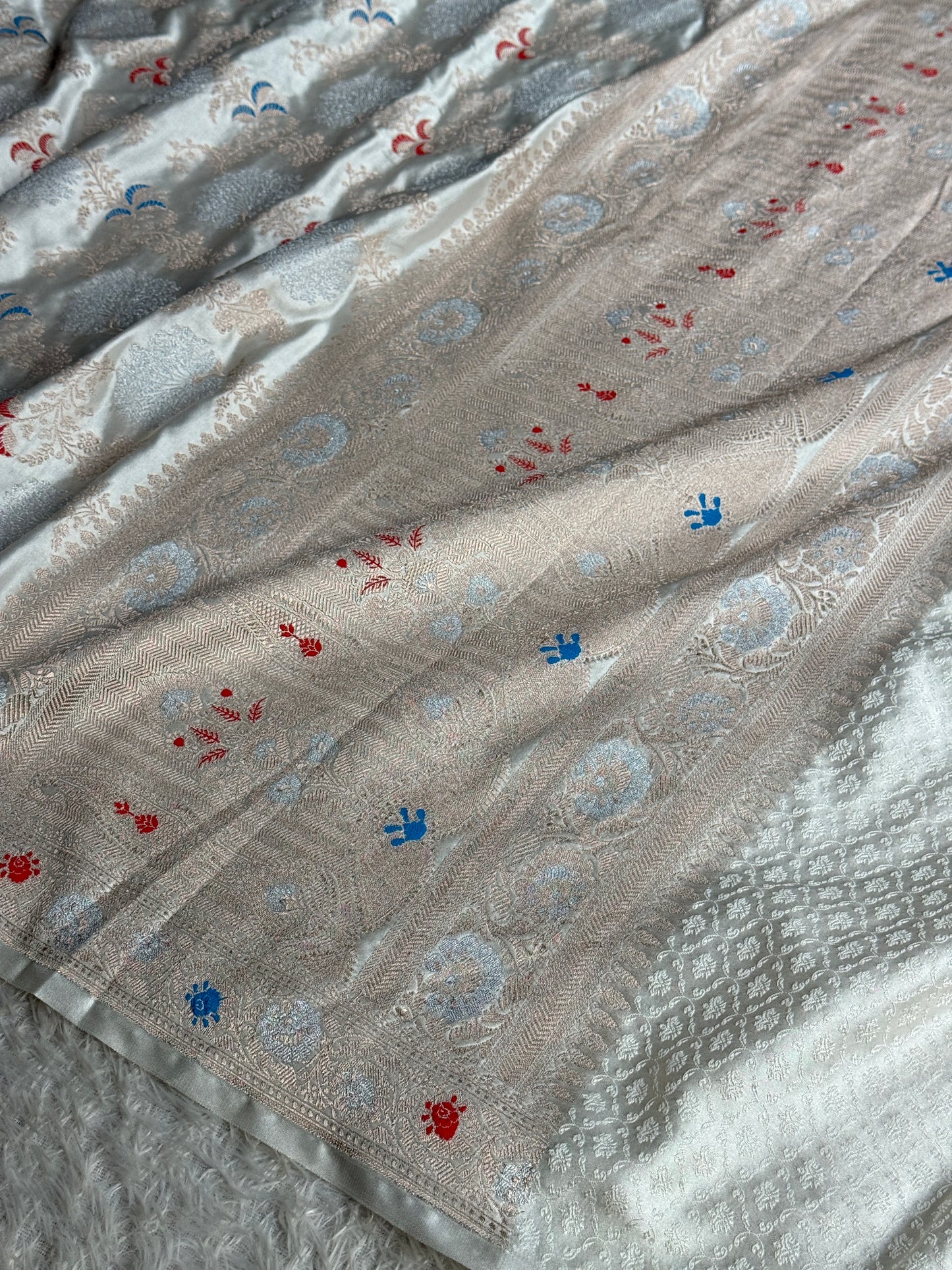 Off white colour premium Banarasi tilfi Mashru katan silk saree MK330