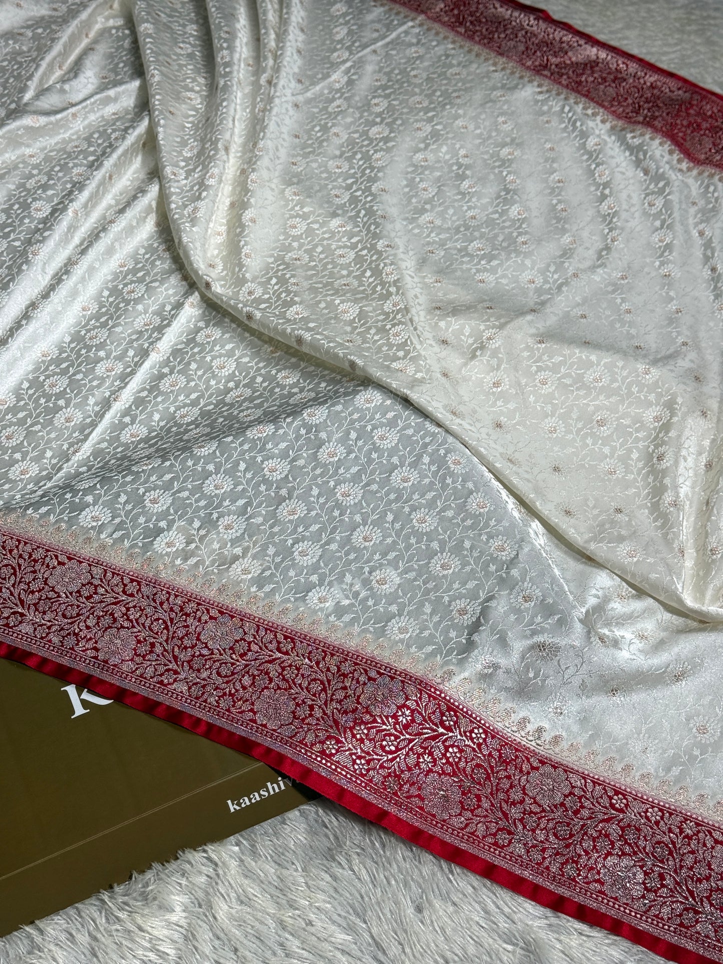 Red and off white luxury premium Banarasi Mashru katan silk saree MK248