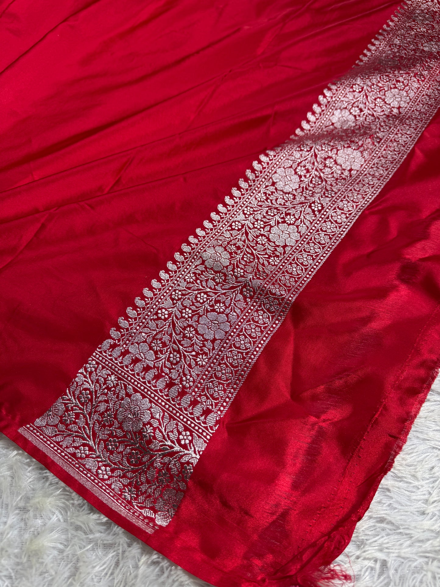 Red and off white luxury premium Banarasi Mashru katan silk saree MK248