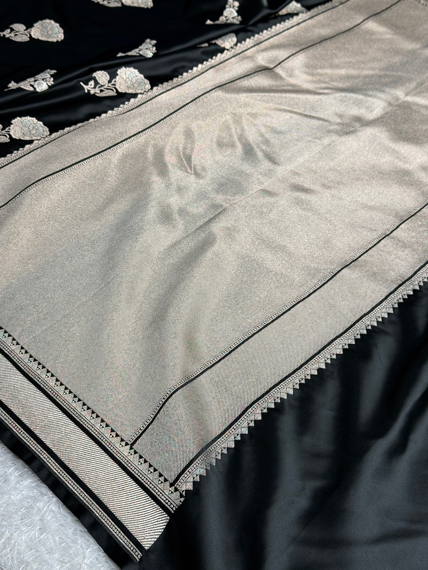 Black colour premium Banarasi Mashru katan silk saree MK322