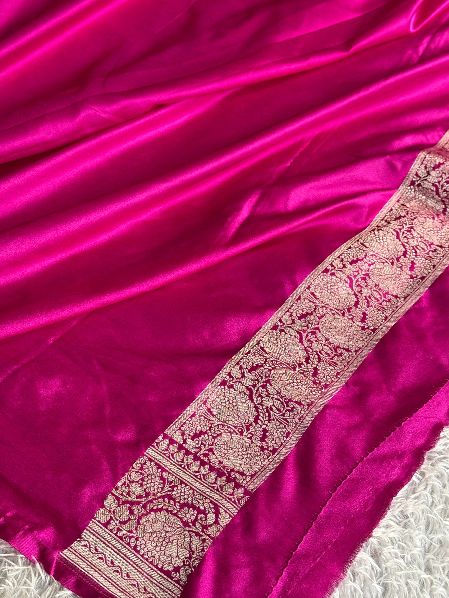 Rani pink with off white colour premium Banarasi Mashru katan silk saree MK351