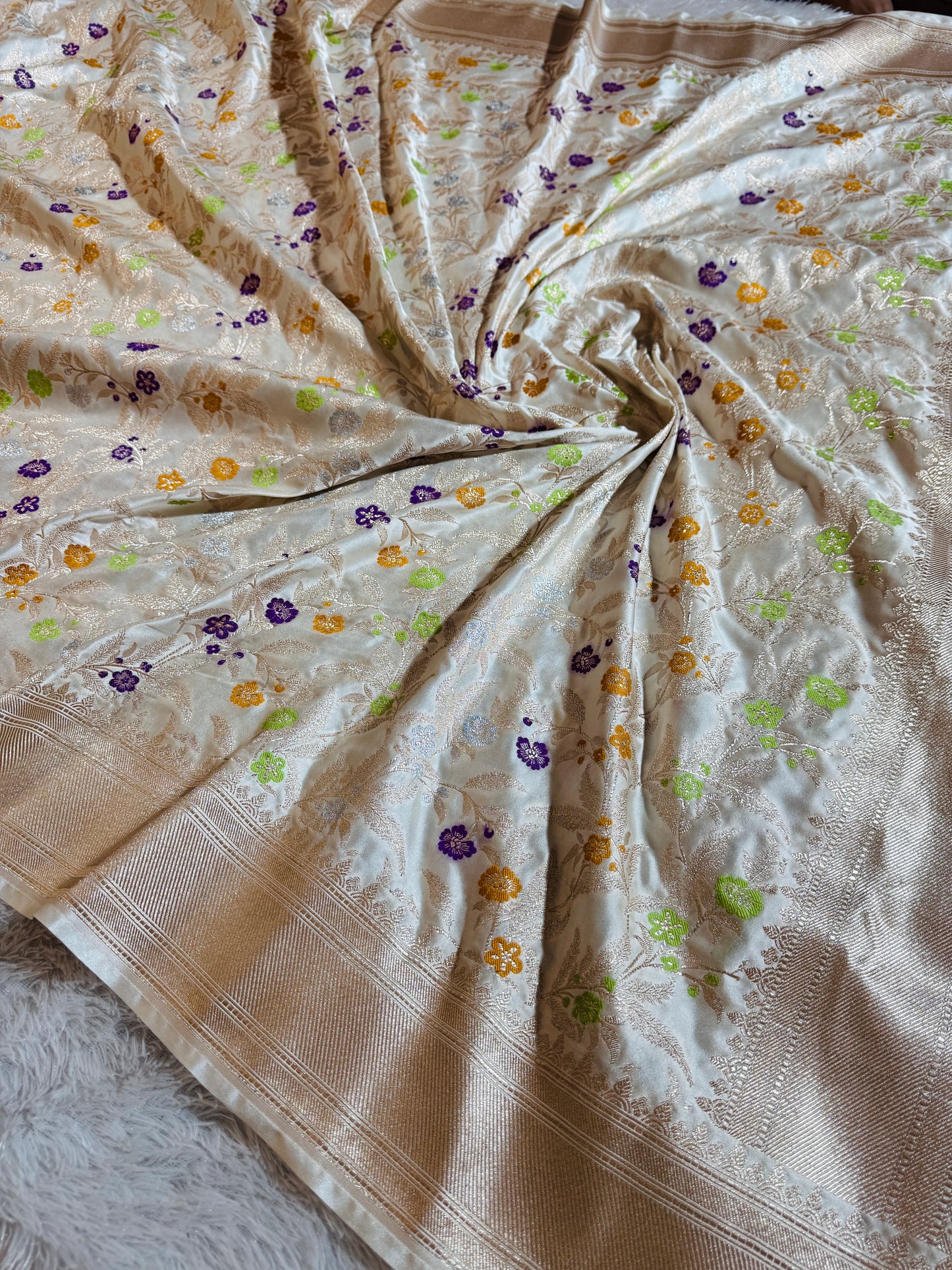 Off white premium Banarasi Mashru katan silk saree MK184