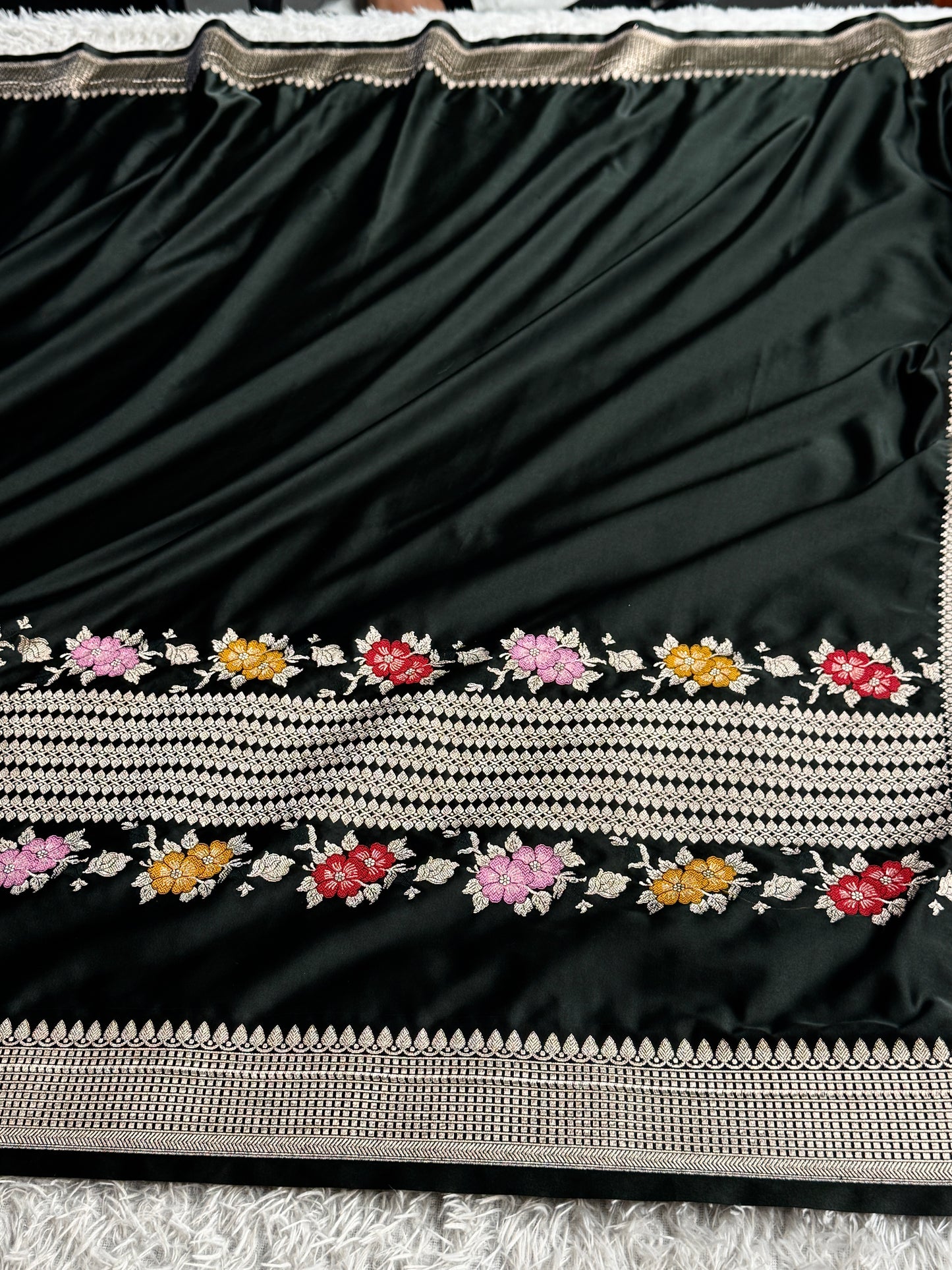 Black colour premium Banarasi tilfi Mashru katan silk saree MK332