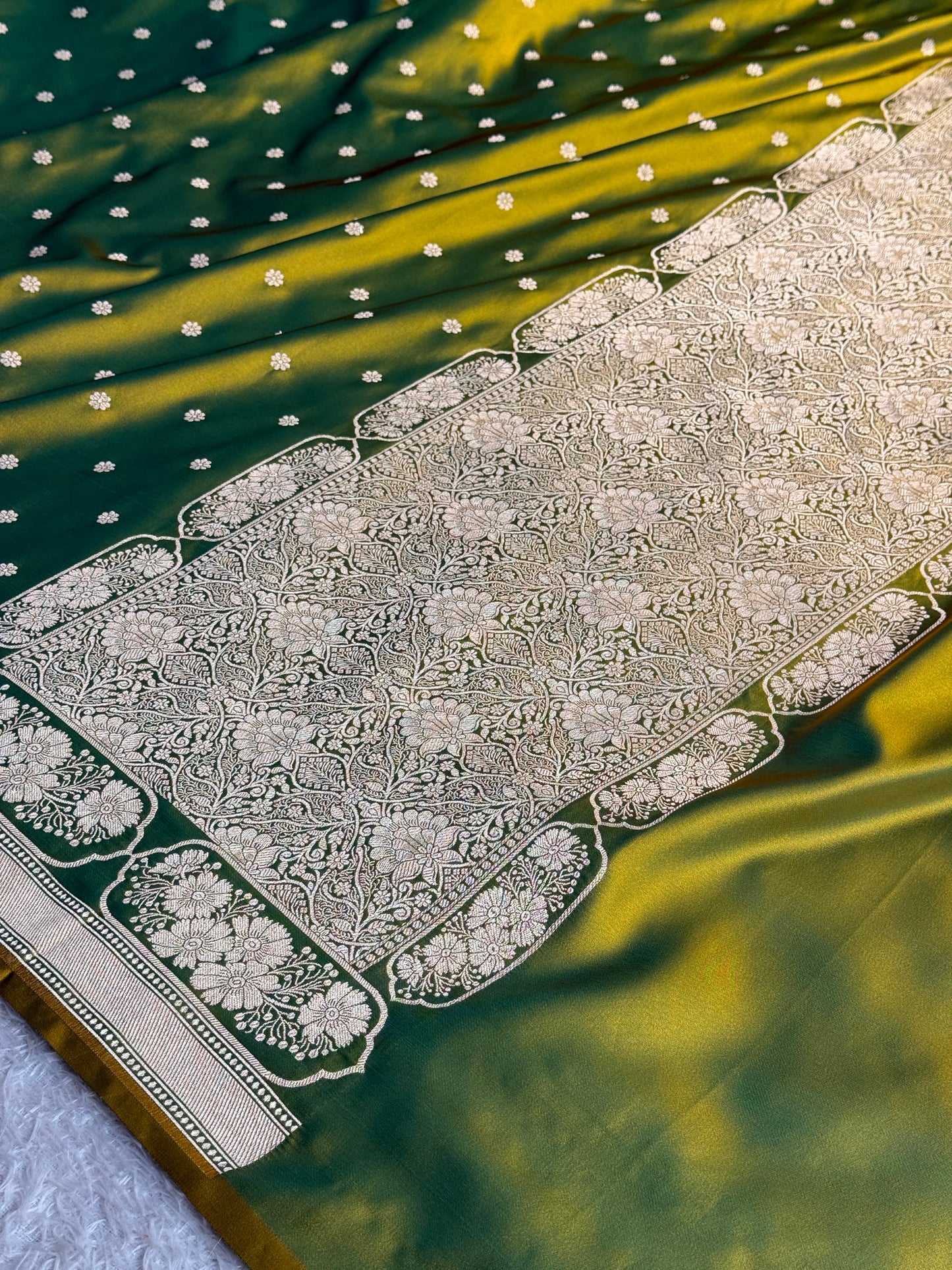 Dual shade green colour premium Banarasi Mashru katan silk saree MK333
